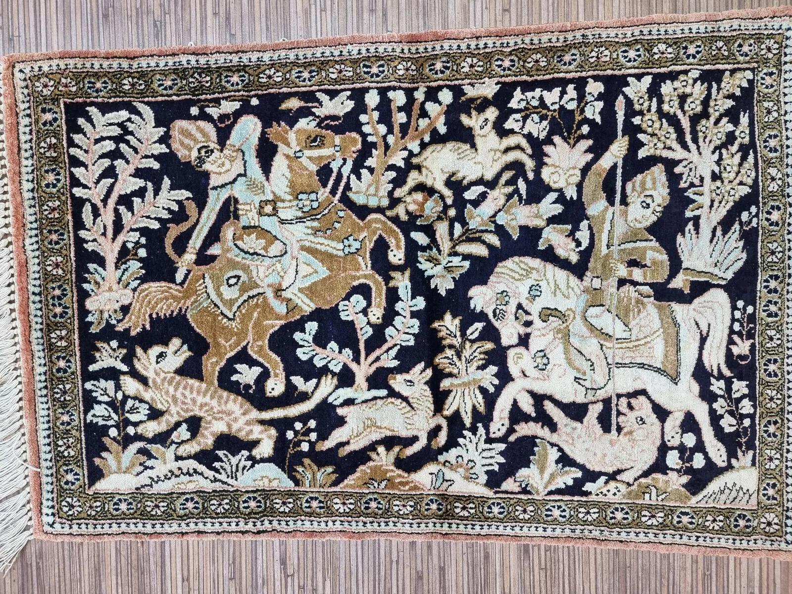 Tappeto fatto a mano in stile persiano Qum Silk 1.8' x 2.8', anni '70 - 1D129 in vendita 3