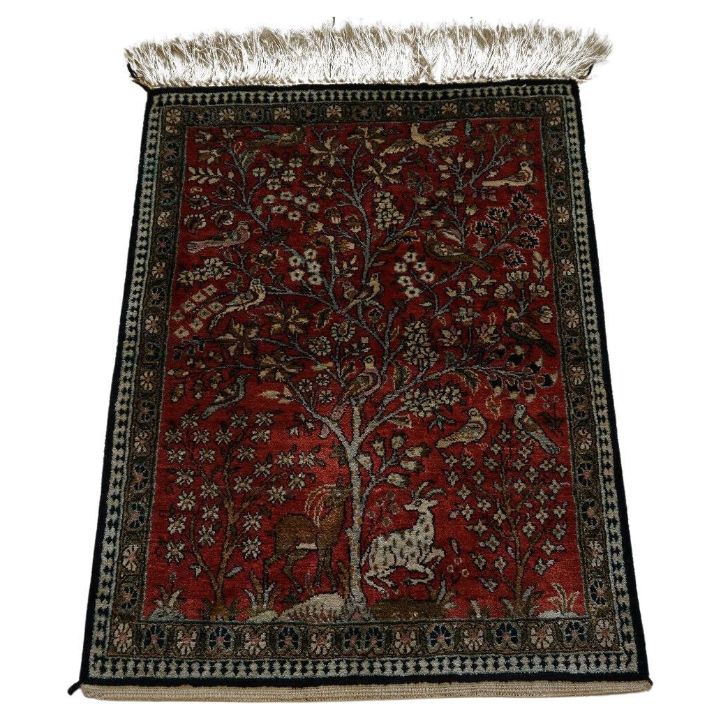 Handgefertigter Qum-Seidenteppich im persischen Vintage-Stil 1,9' x 2,5', 1970er Jahre - 1D64 im Angebot