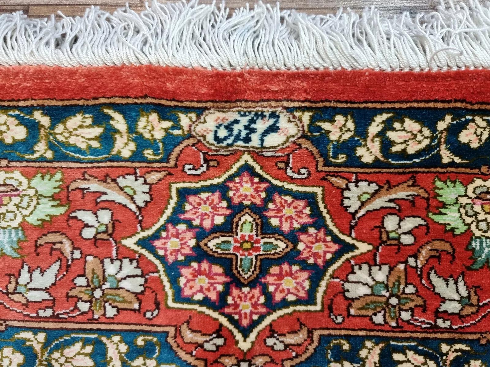 Tappeto di seta Qum in stile persiano vintage fatto a mano 3,2' x 4,8', anni '90 - 1D132 in vendita 5