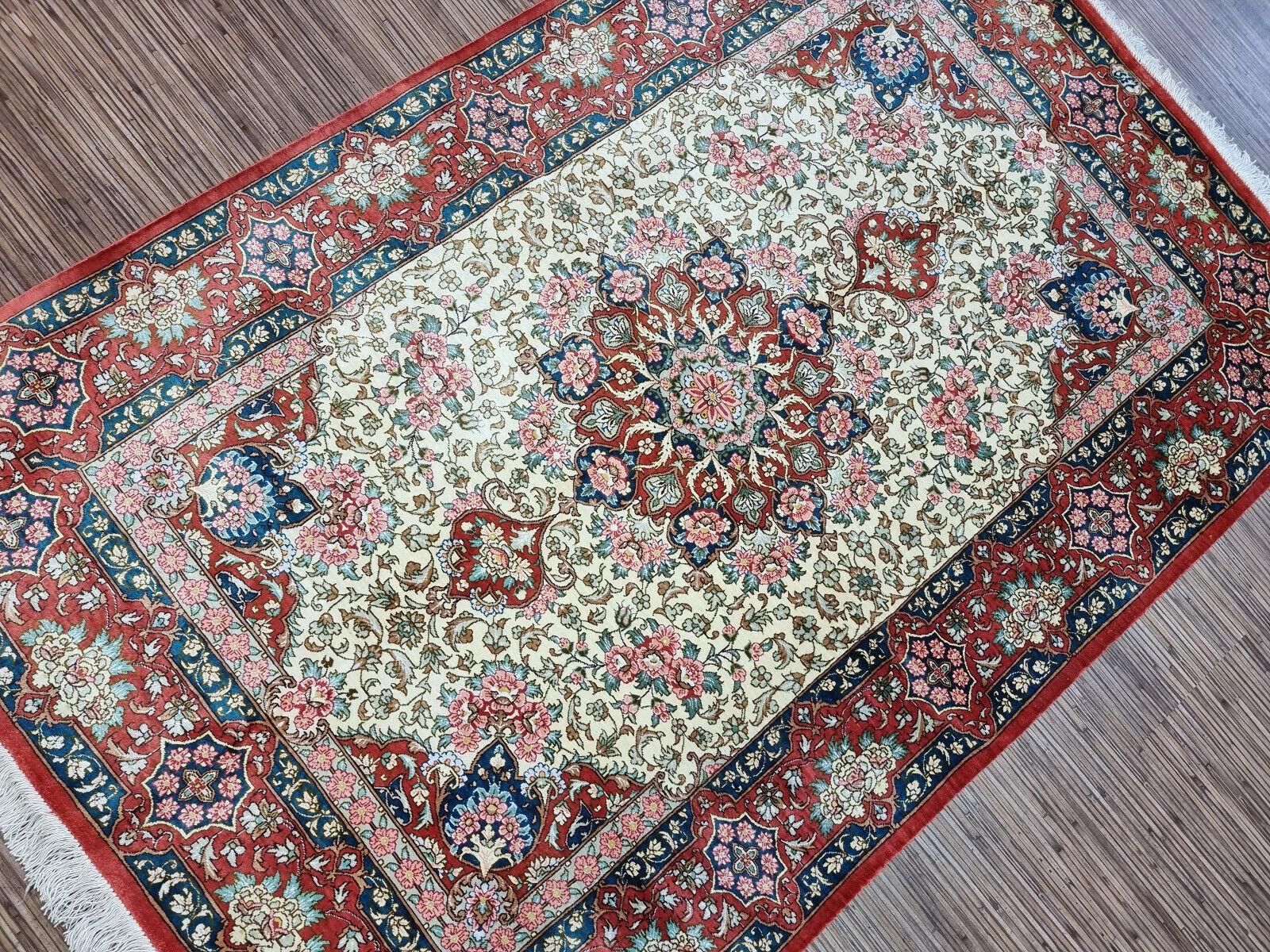 Tappeto di seta Qum in stile persiano vintage fatto a mano 3,2' x 4,8', anni '90 - 1D132 in vendita 6