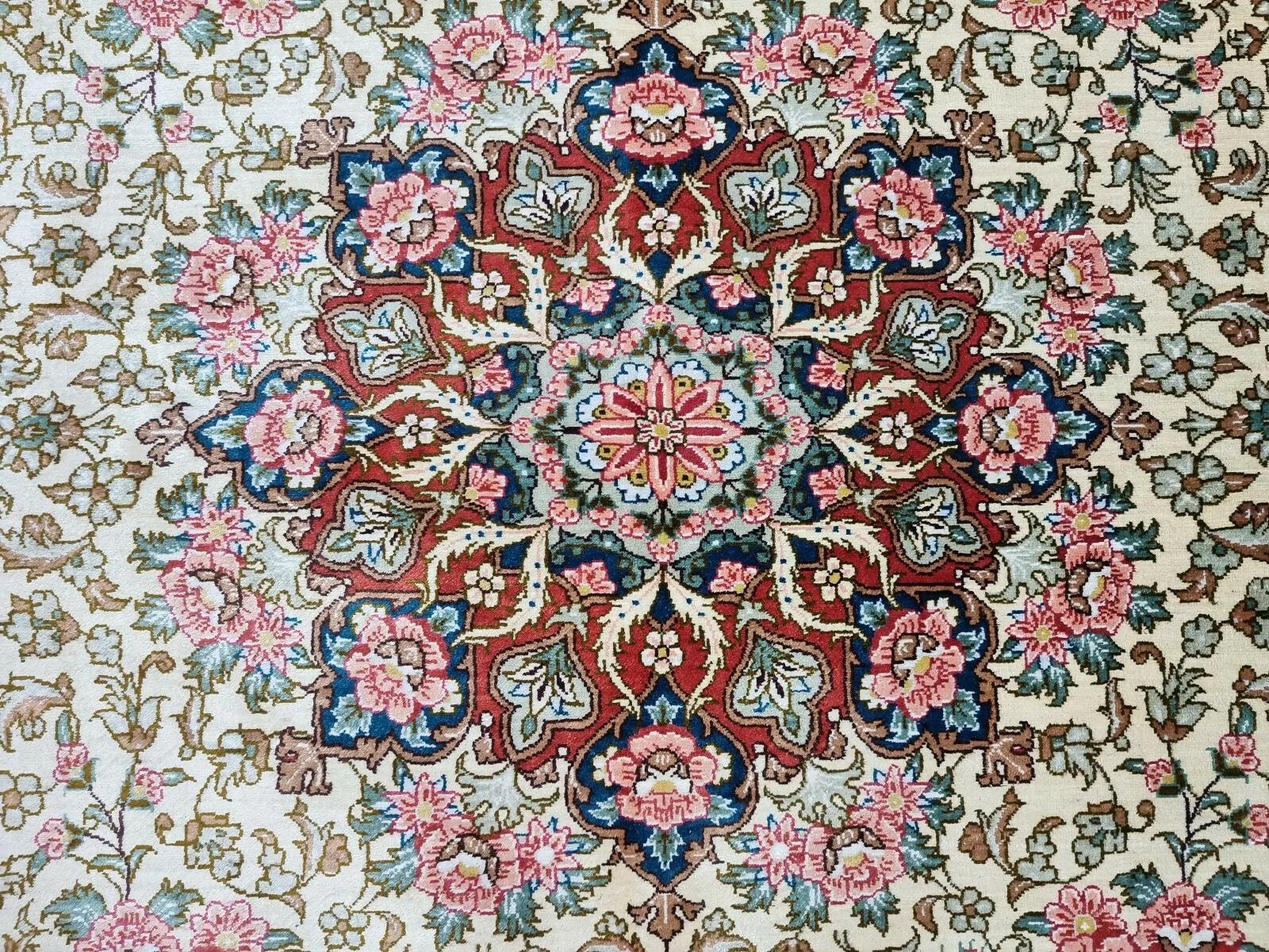 Fine XX secolo Tappeto di seta Qum in stile persiano vintage fatto a mano 3,2' x 4,8', anni '90 - 1D132 in vendita
