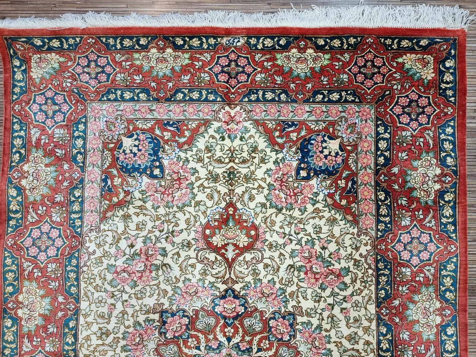 Seta Tappeto di seta Qum in stile persiano vintage fatto a mano 3,2' x 4,8', anni '90 - 1D132 in vendita