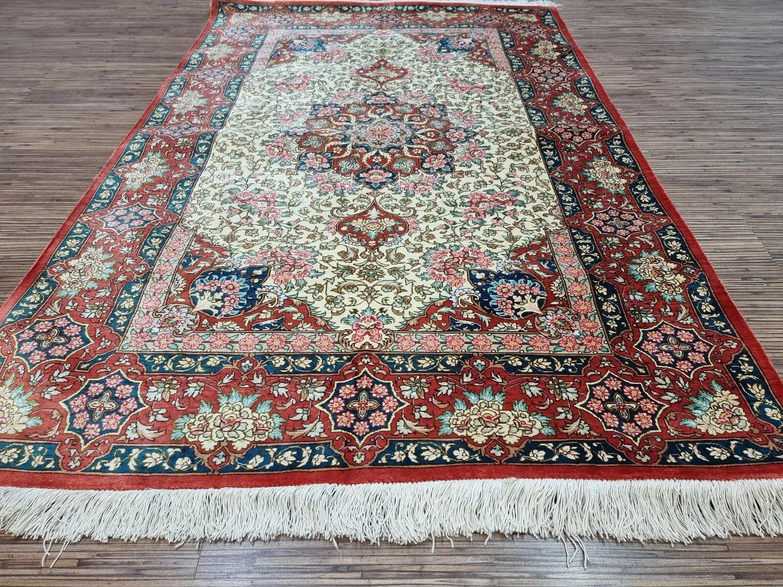 Tappeto di seta Qum in stile persiano vintage fatto a mano 3,2' x 4,8', anni '90 - 1D132 in vendita 2