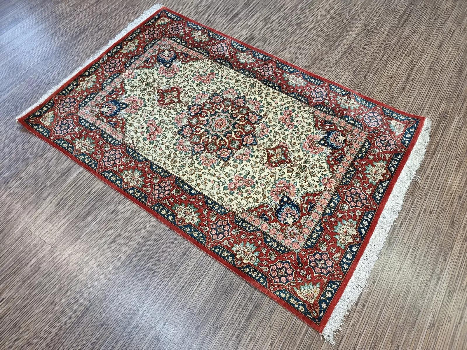 Tappeto di seta Qum in stile persiano vintage fatto a mano 3,2' x 4,8', anni '90 - 1D132 in vendita 3