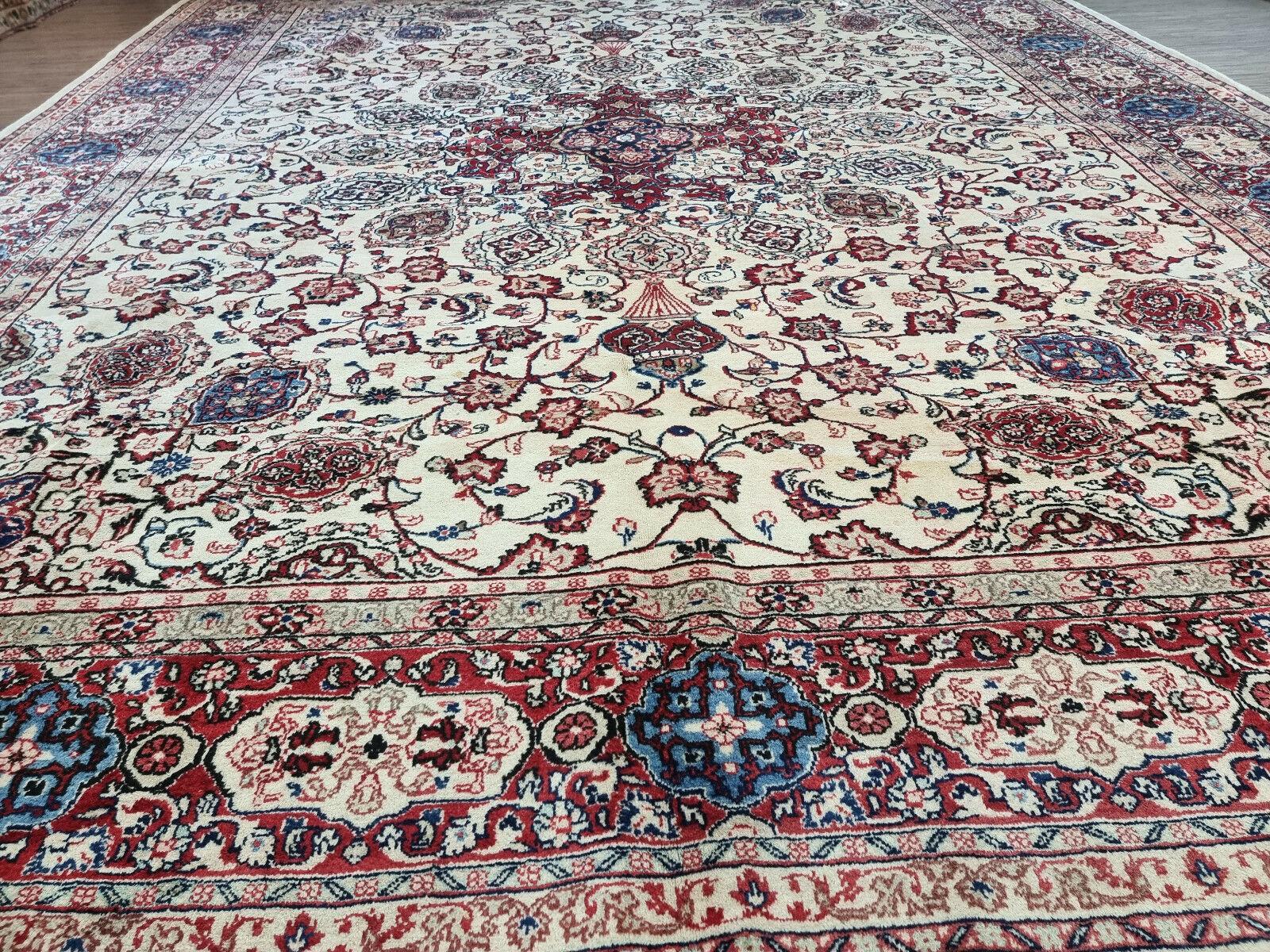 Handgefertigter Sarouk Oversize-Teppich im persischen Vintage-Stil 10.4' x 13,2', 1970er Jahre - 1D67 (Handgeknüpft) im Angebot