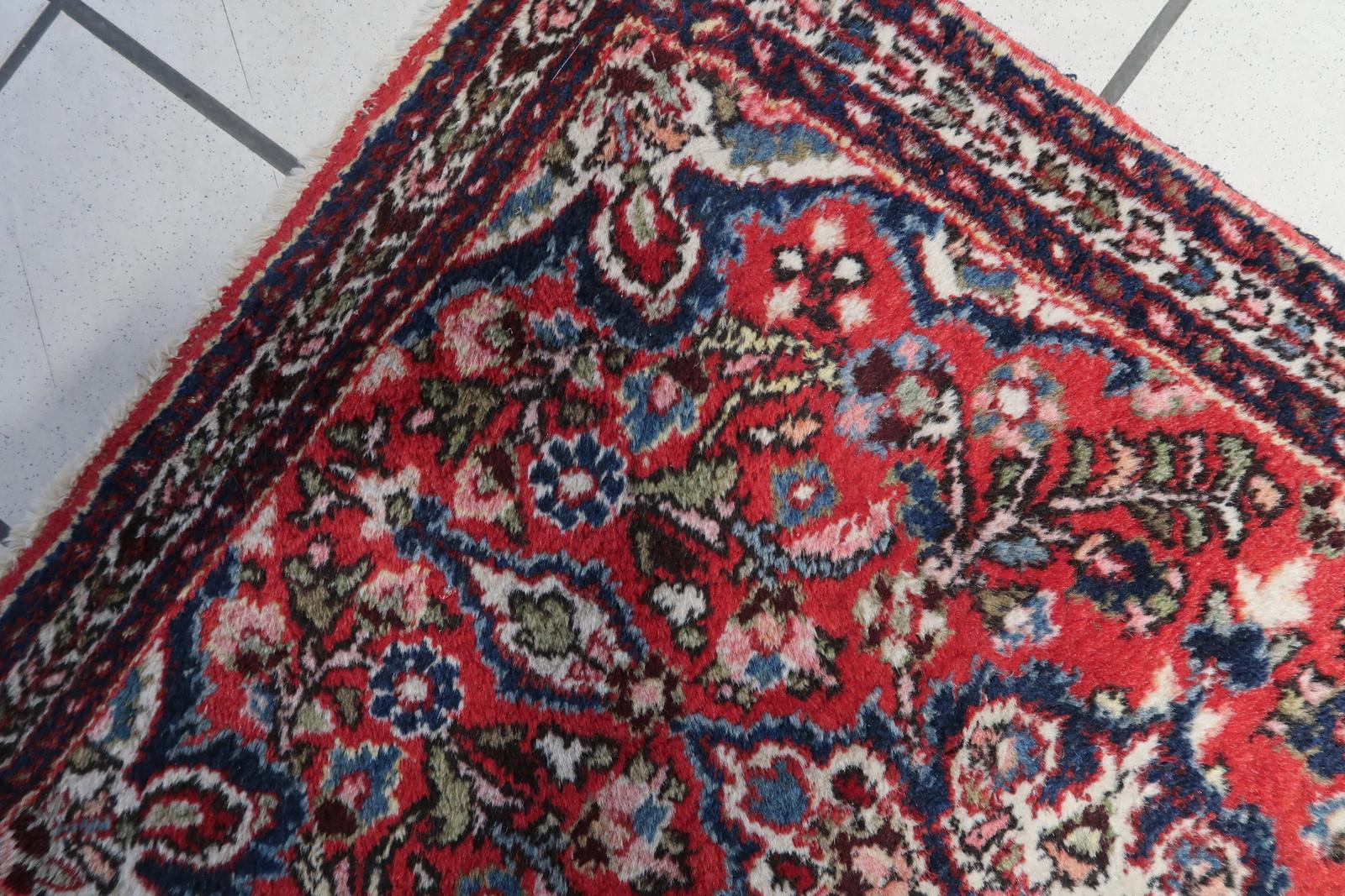 Handgefertigter Sarouk-Teppich im persischen Stil, 1960er Jahre - 1C1075 (Mitte des 20. Jahrhunderts) im Angebot