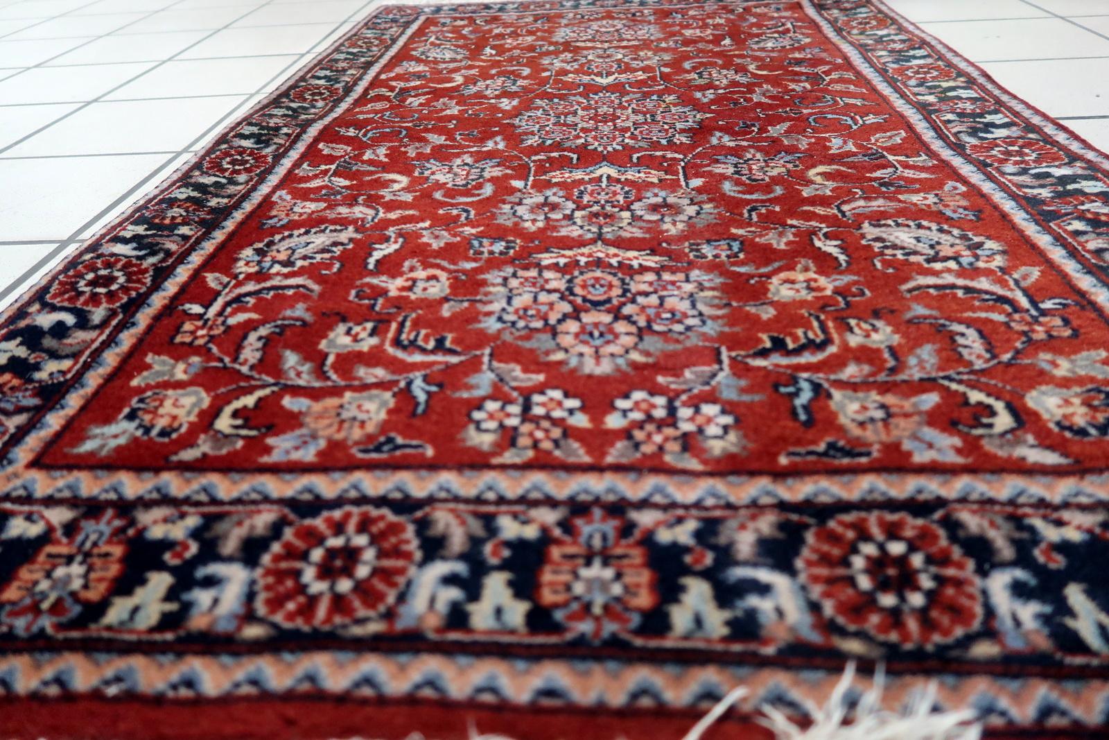 Handgefertigter Sarouk-Teppich im persischen Vintage-Stil 2.4' x 4', 1970er Jahre - 1C1115 im Angebot 5