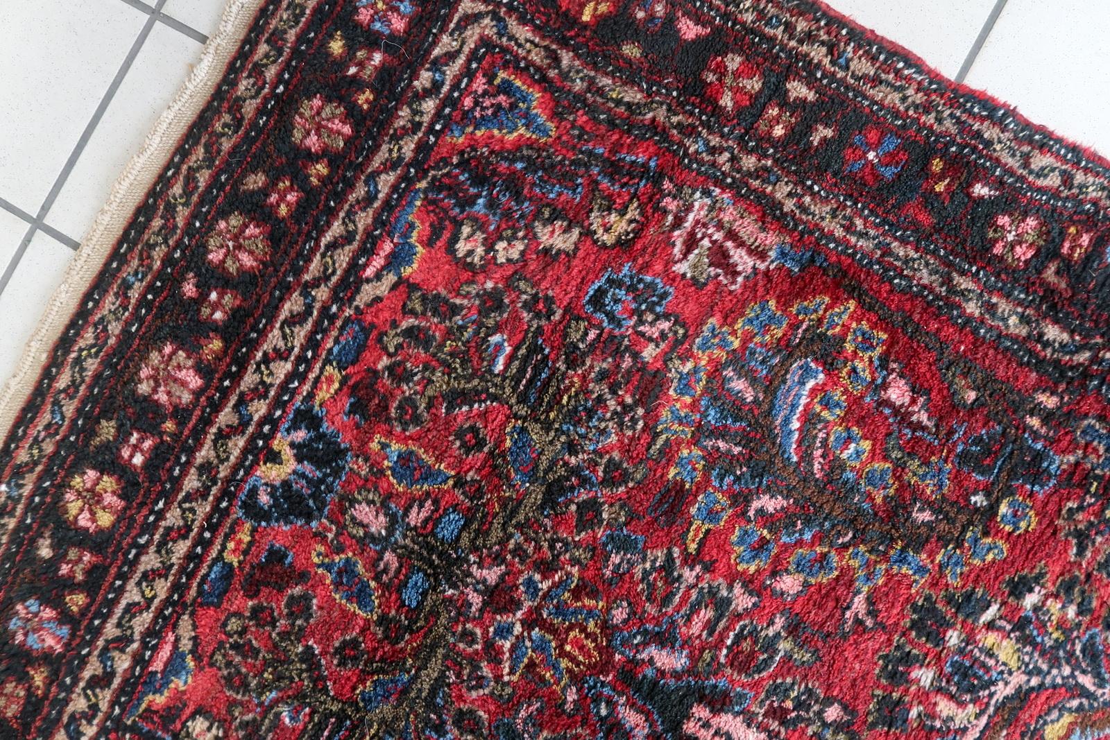 Handmade Vintage Persian Style Sarouk Runner Rug 3.3' x 9.7, 1930s - 1C1106 In Good Condition For Sale In Bordeaux, FR