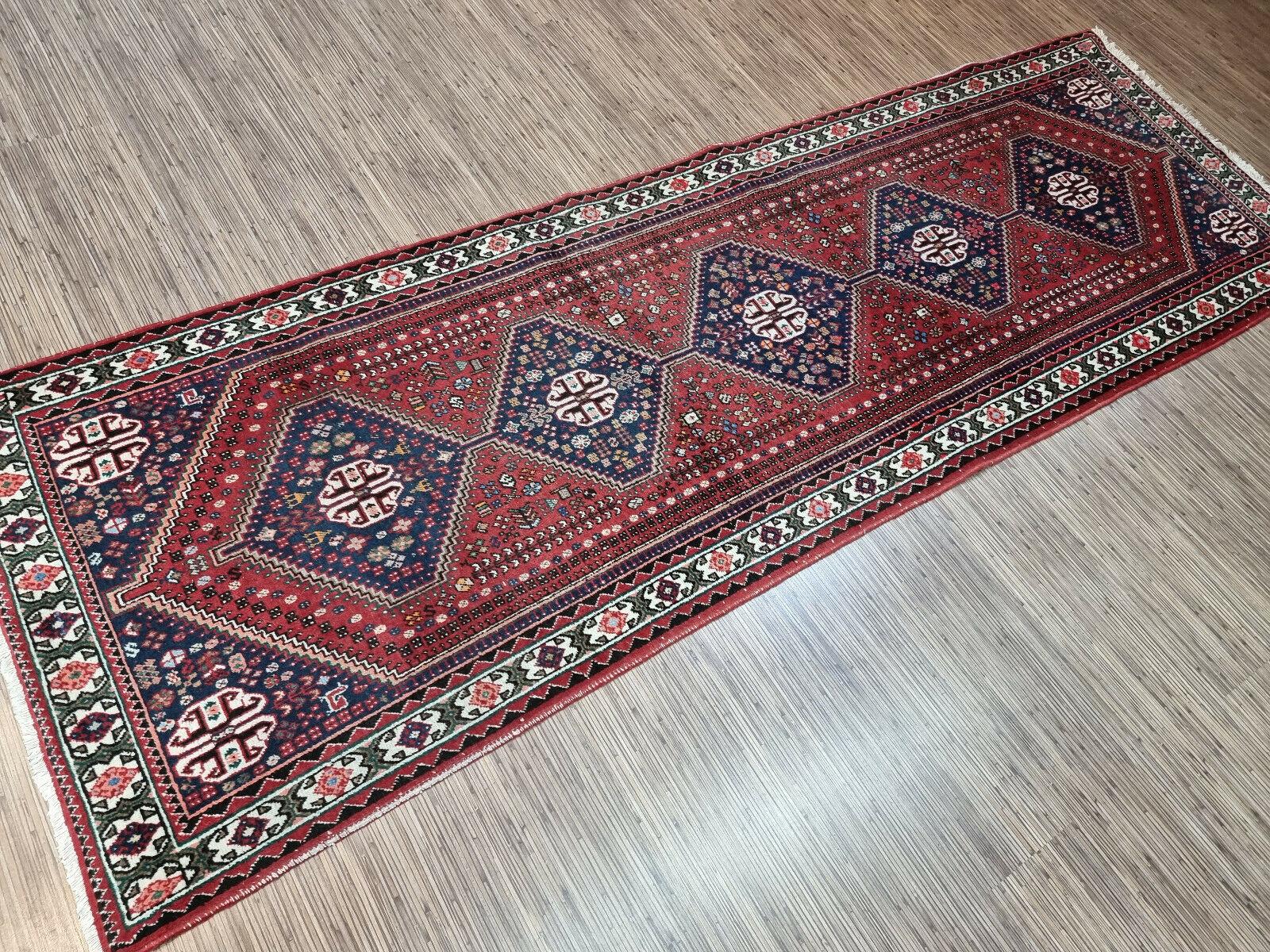 Handmade Vintage Persian Style Shiraz Rug 3.1' x 9.2', 1960s - 1D99 In Good Condition For Sale In Bordeaux, FR