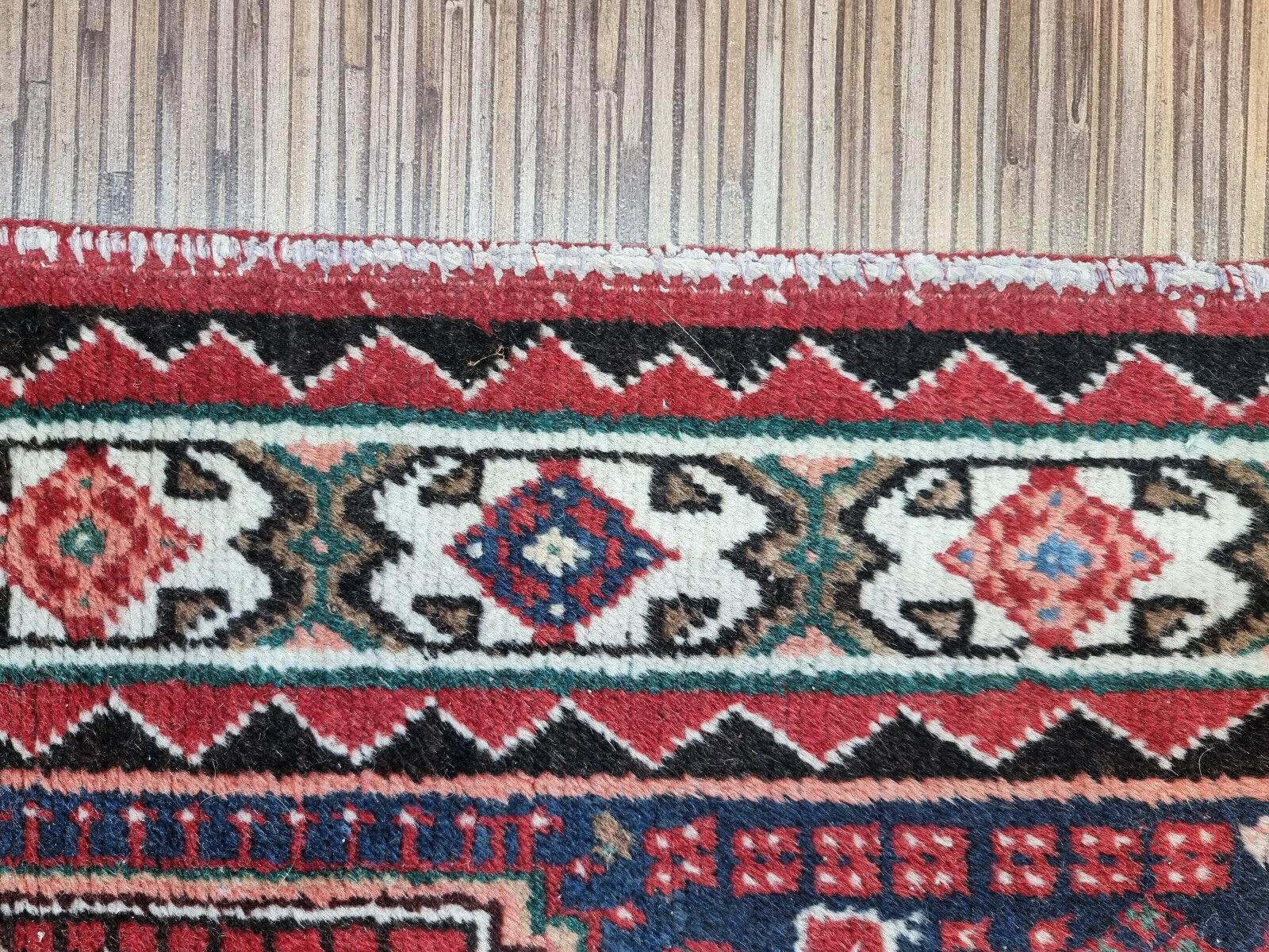 Handmade Vintage Persian Style Shiraz Rug 3.1' x 9.2', 1960s - 1D99 3
