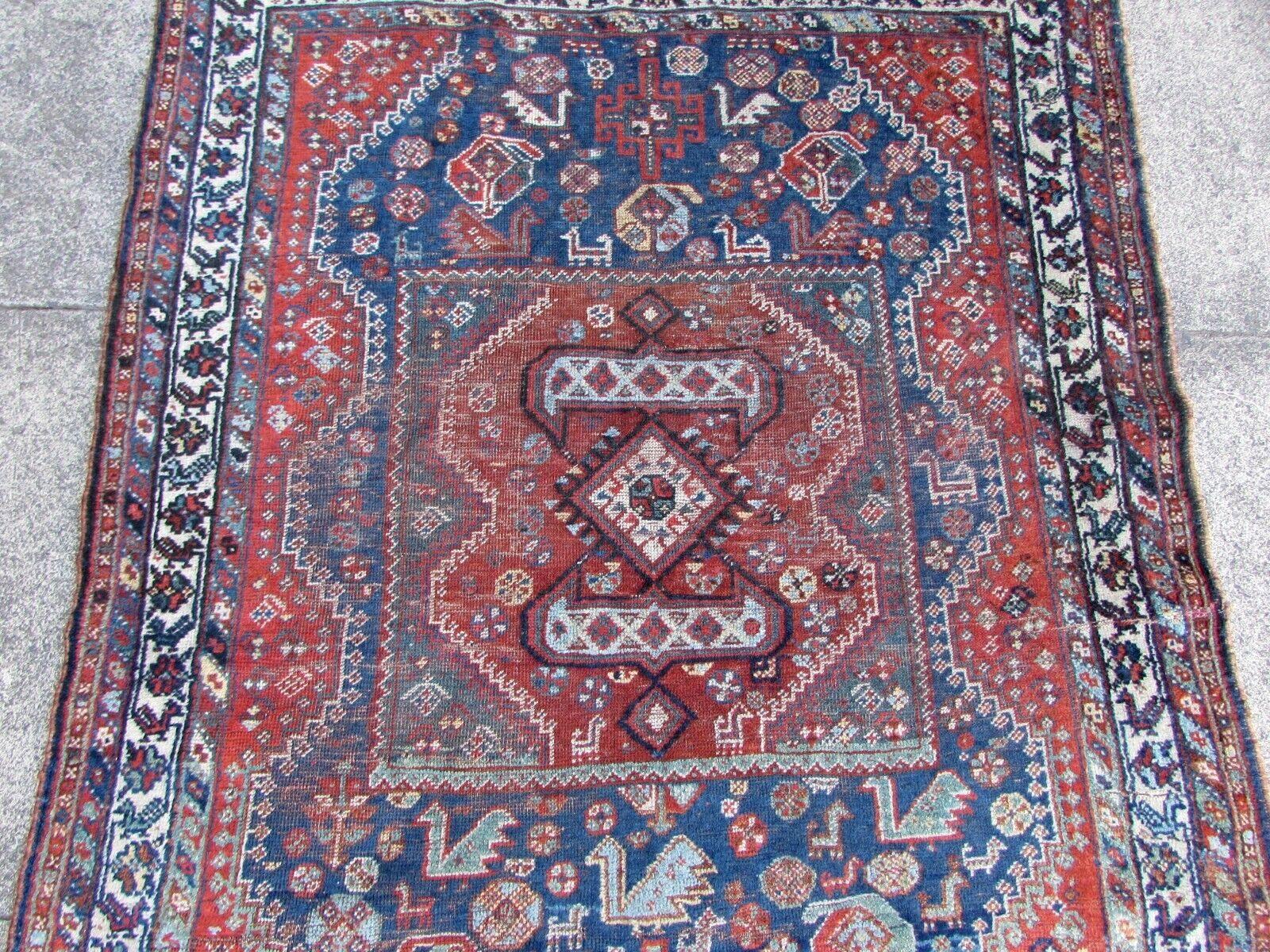 Handgefertigter Vintage Shiraz-Teppich im persischen Stil 3.8' x 4.9', 1920er Jahre, 1Q34 (Französisch) im Angebot