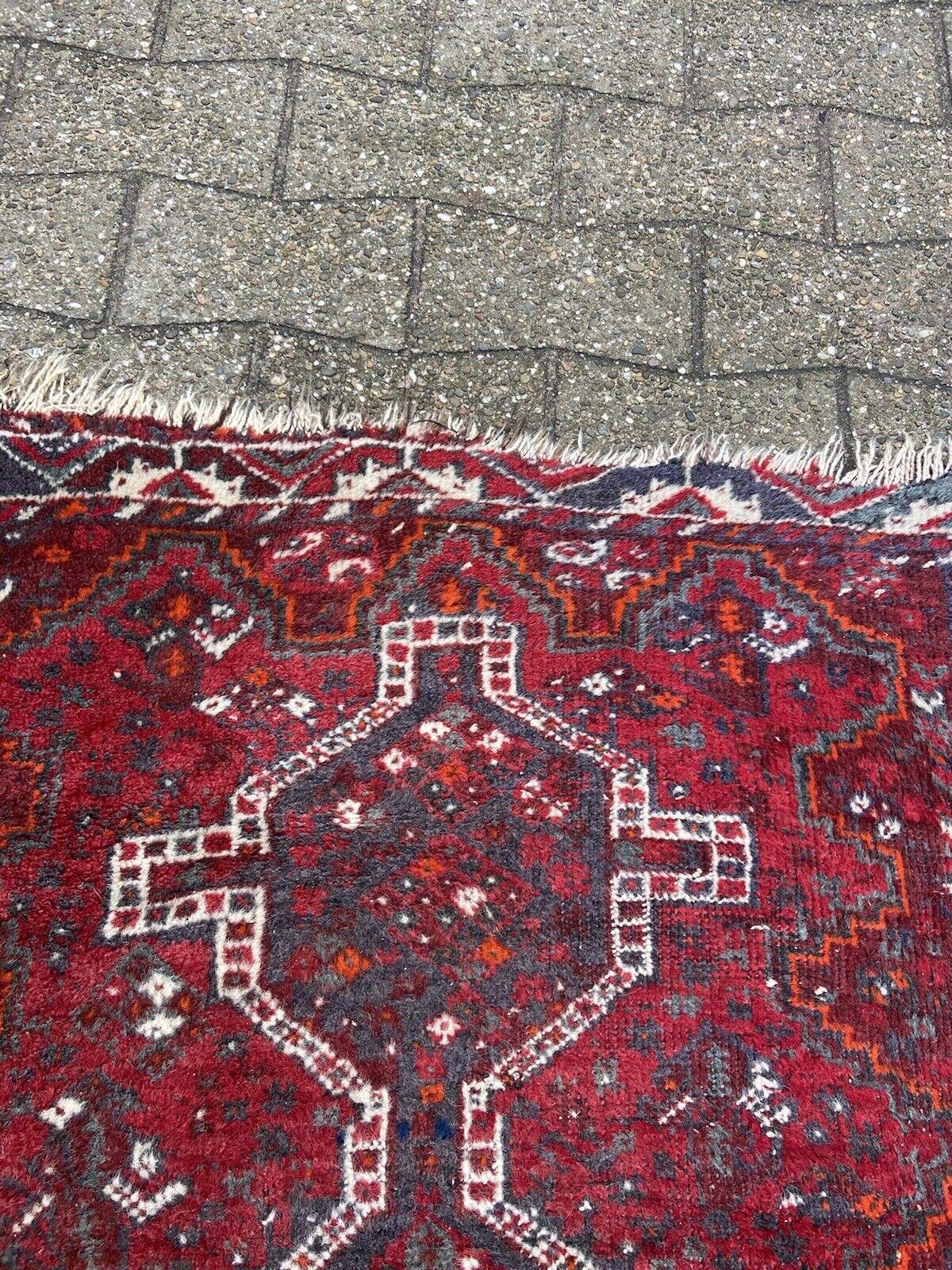 Handmade Vintage Persian Style Shiraz Rug 3.9' x 5, 1940s - 1S02 For Sale 4