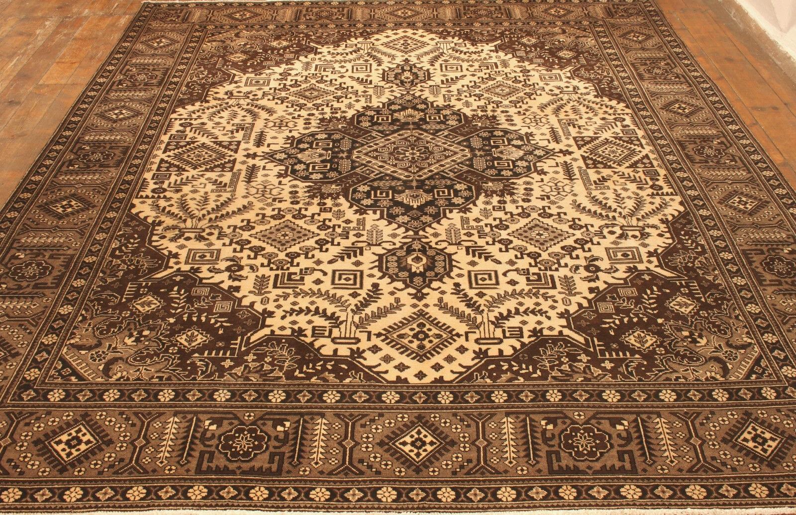 Handmade Vintage Persian Style Tabriz Rug (10’ x 12.8’ / 307cm x 393cm)

Step into the world of Persian elegance with our Handmade Vintage Persian Style Tabriz Rug. Crafted in the 1970s, this exquisite woolen rug measures 10’ x 12.8’ (307cm x