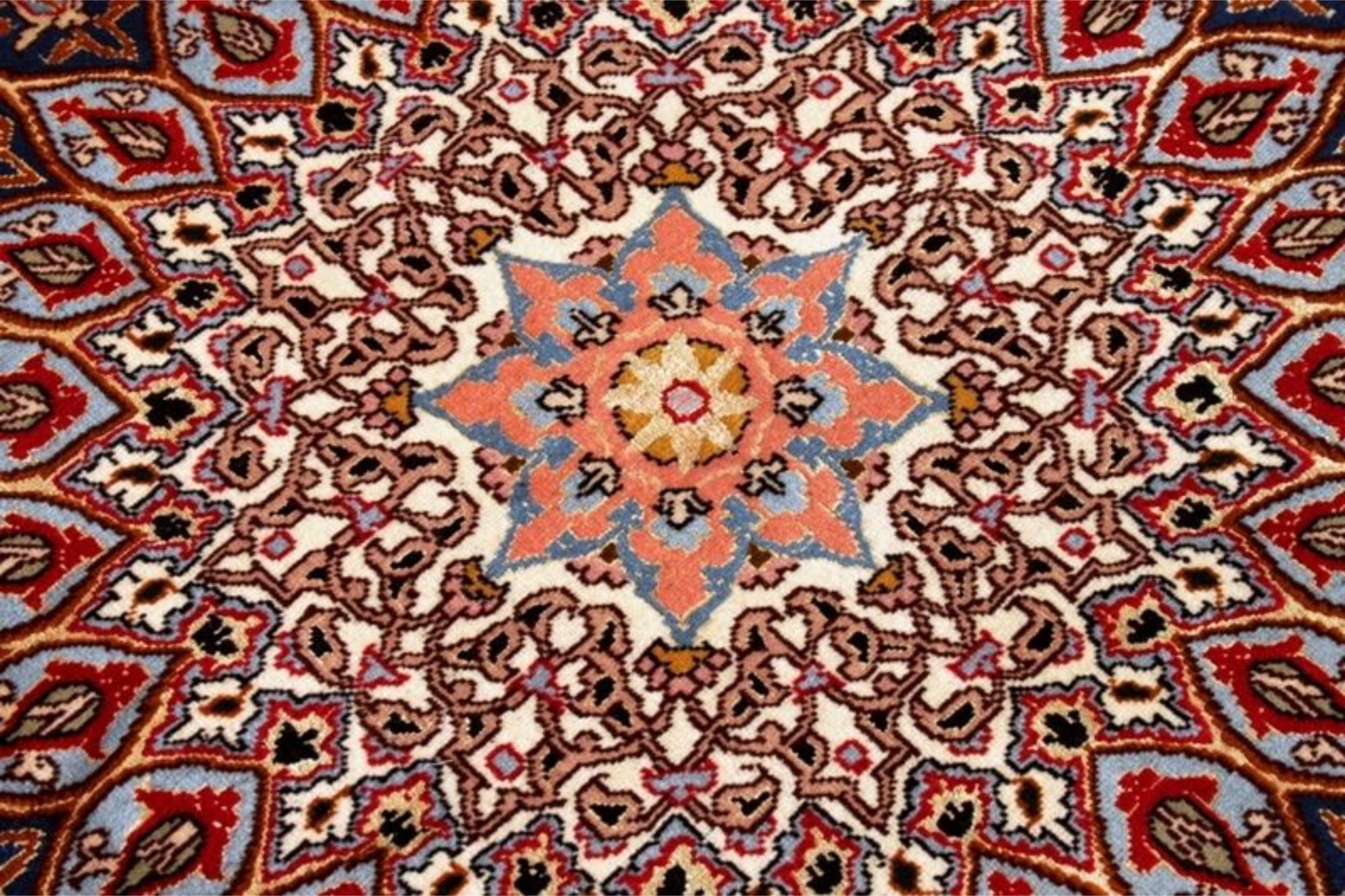Late 20th Century Handmade Vintage Persian Style Tabriz Rug With Silk 4.9', 1970s - 1T24 For Sale