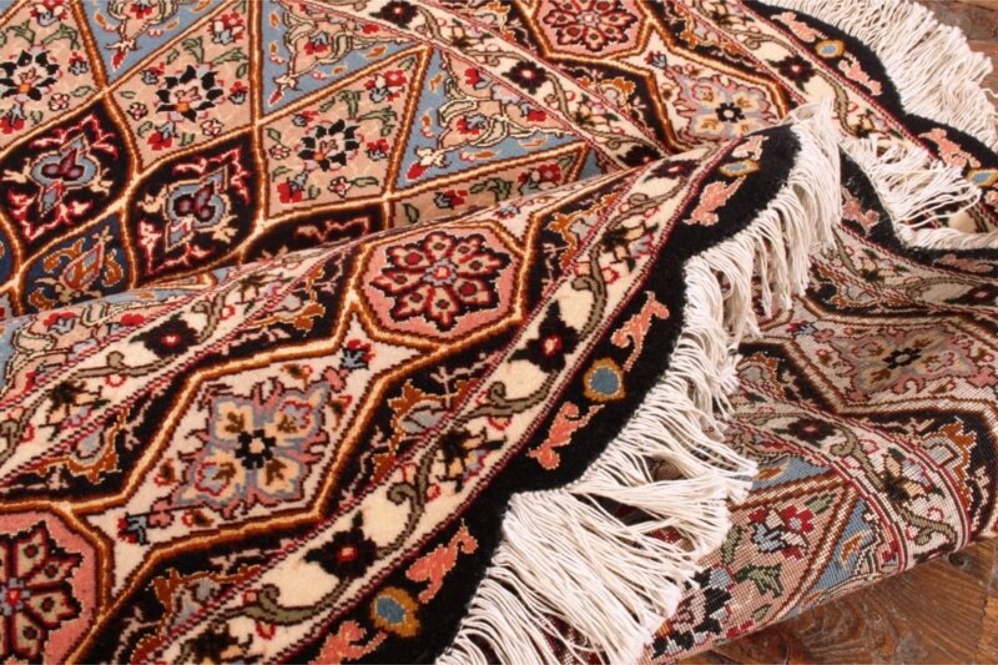 Handmade Vintage Persian Style Tabriz Rug With Silk 4.9', 1970s - 1T24 For Sale 3