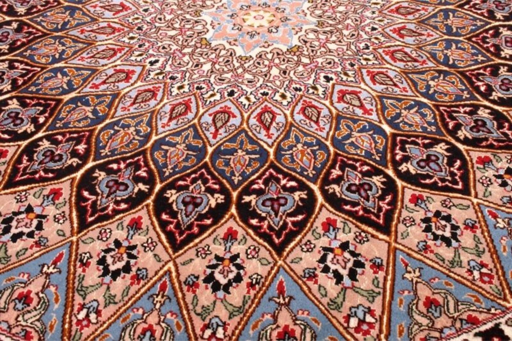 Handmade Vintage Persian Style Tabriz Rug With Silk 4.9', 1970s - 1T24 For Sale 4