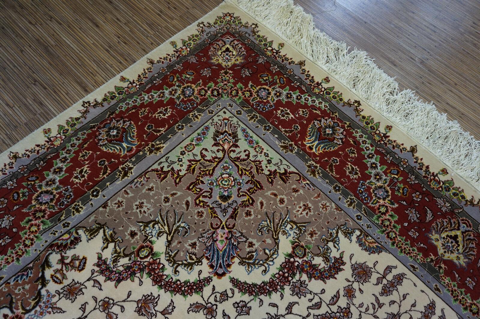 Handmade Vintage Persian Style Tabriz Rug With Silk 6.5' x 10', 1980s - 1D63 For Sale 1