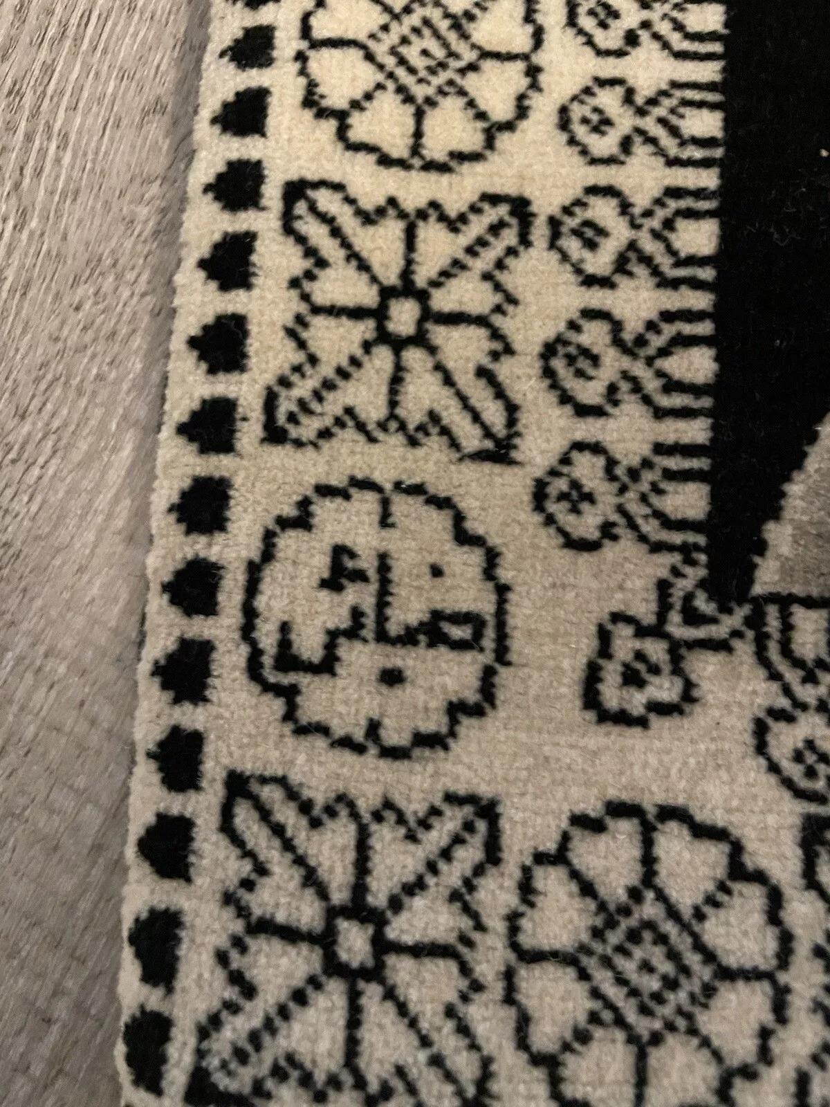Handgefertigter persischer Täbris-Teppich im Vintage-Stil 1.3' x 1,6', 1970er Jahre - 1N63 im Angebot 4