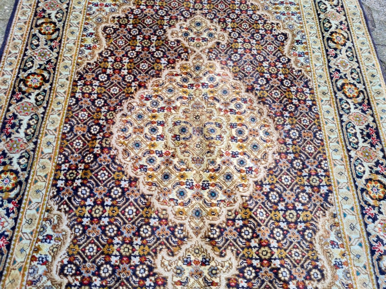 Annodato a mano Tappeto Tabriz persiano vintage fatto a mano 3,4' x 4,9' anni '70 - 2K64 in vendita