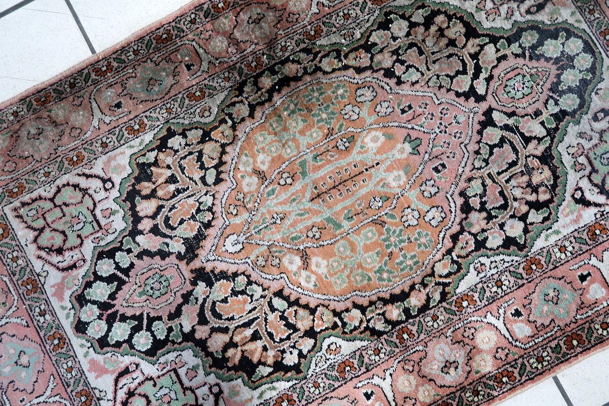 Handgefertigter persischer Täbris-Seidenteppich 2,5' x 4.3' 1950er Jahre - 1C1150 im Angebot 5