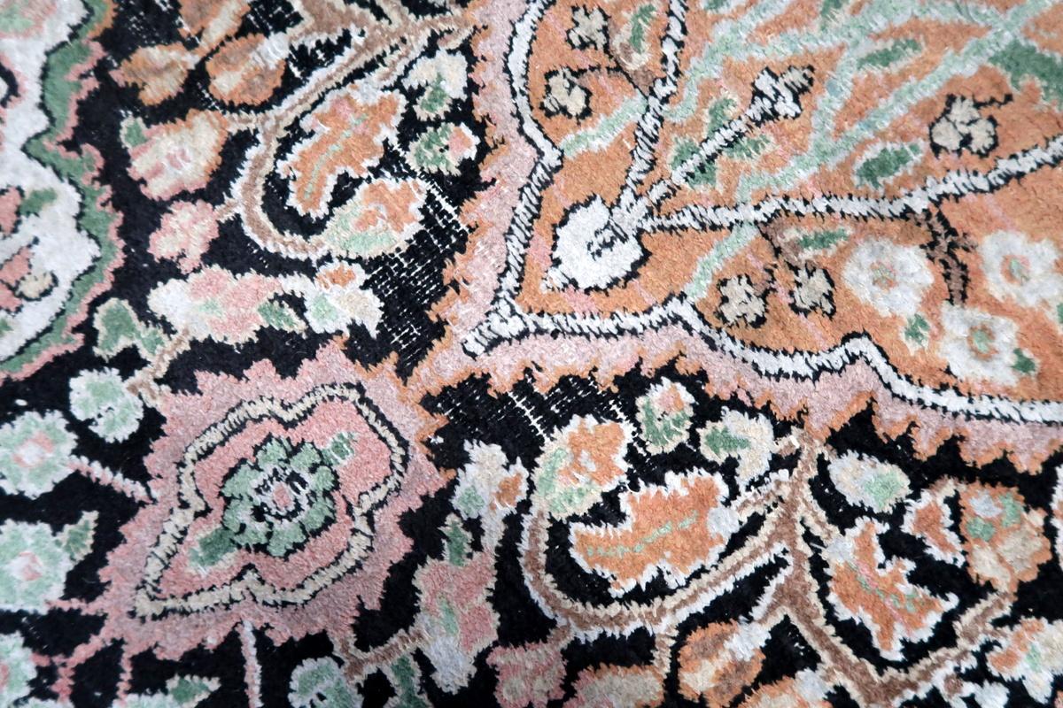 Handgefertigter persischer Täbris-Seidenteppich 2,5' x 4.3' 1950er Jahre - 1C1150 im Angebot 4