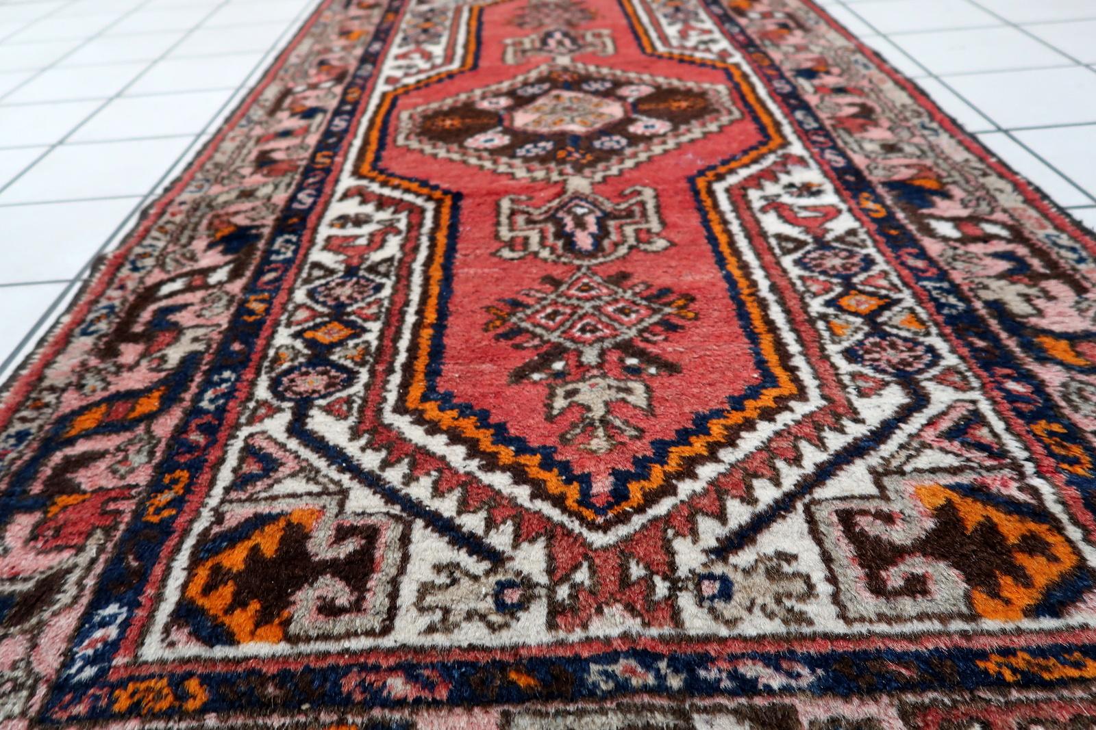 Handgefertigter persischerHamadan-Teppich im Vintage-Stil 3' x 6,4' (93cm x 196cm) 1970er Jahre -1C1068 im Angebot 8