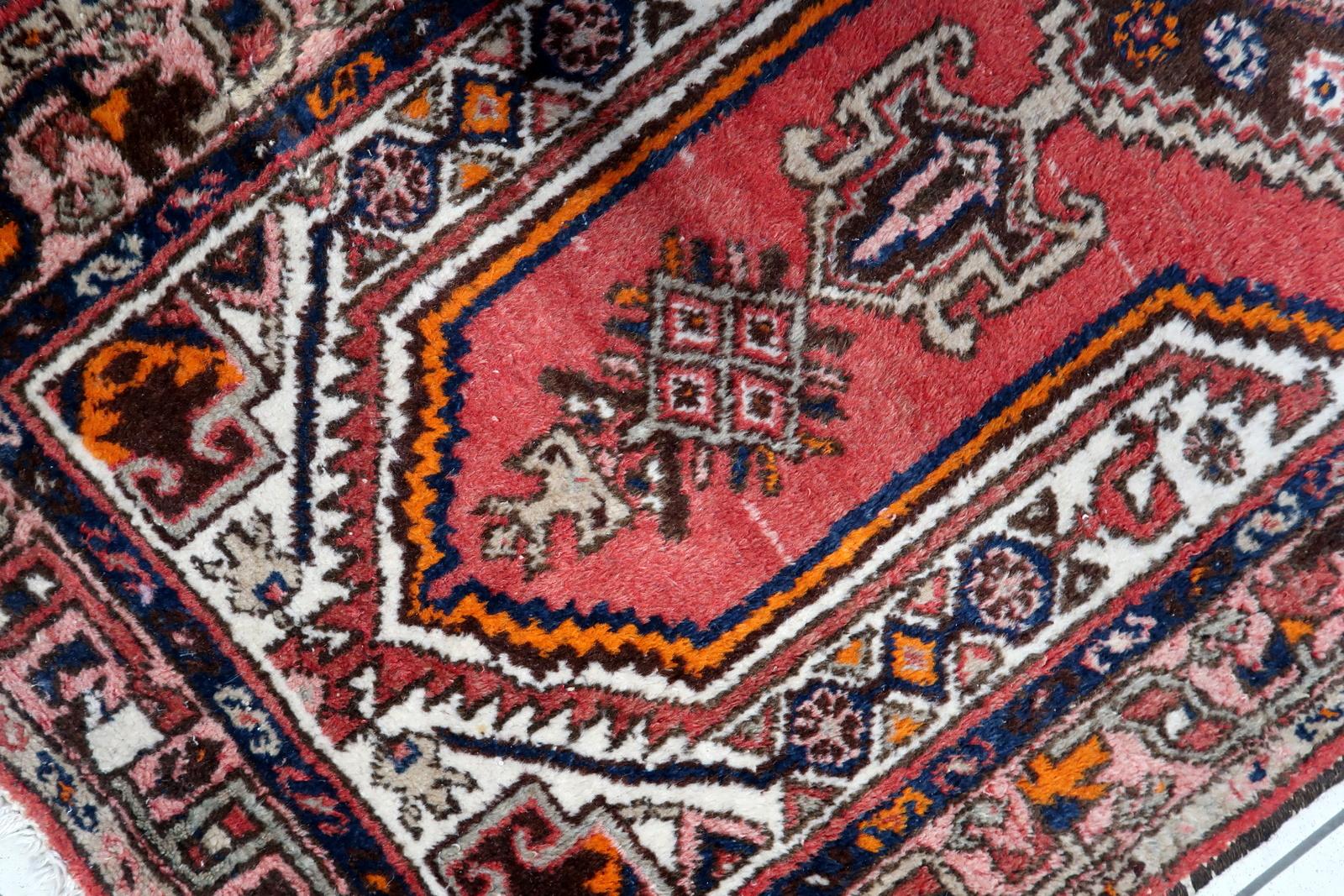 Handgefertigter persischerHamadan-Teppich im Vintage-Stil 3' x 6,4' (93cm x 196cm) 1970er Jahre -1C1068 (Ende des 20. Jahrhunderts) im Angebot