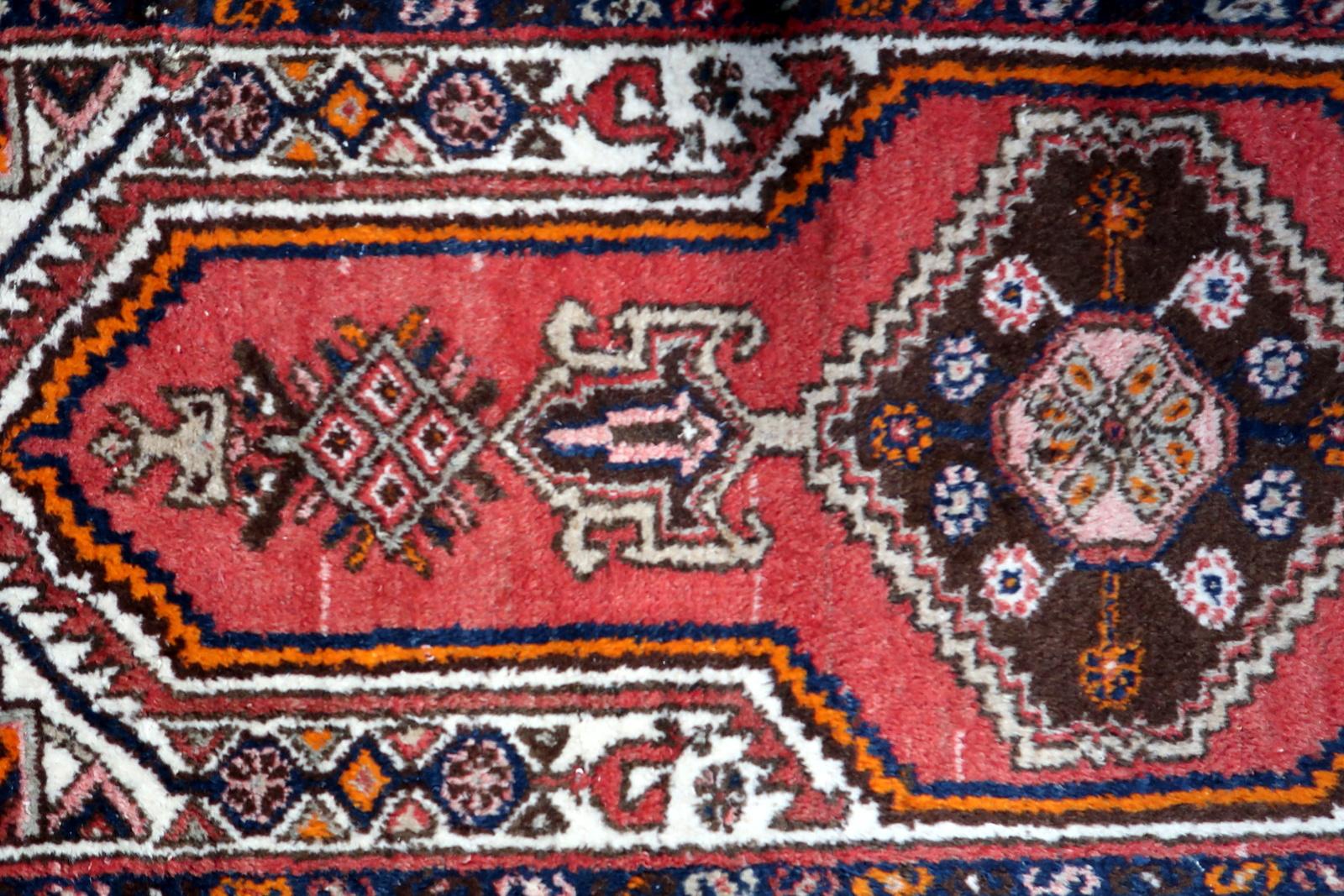 Handgefertigter persischerHamadan-Teppich im Vintage-Stil 3' x 6,4' (93cm x 196cm) 1970er Jahre -1C1068 (Wolle) im Angebot