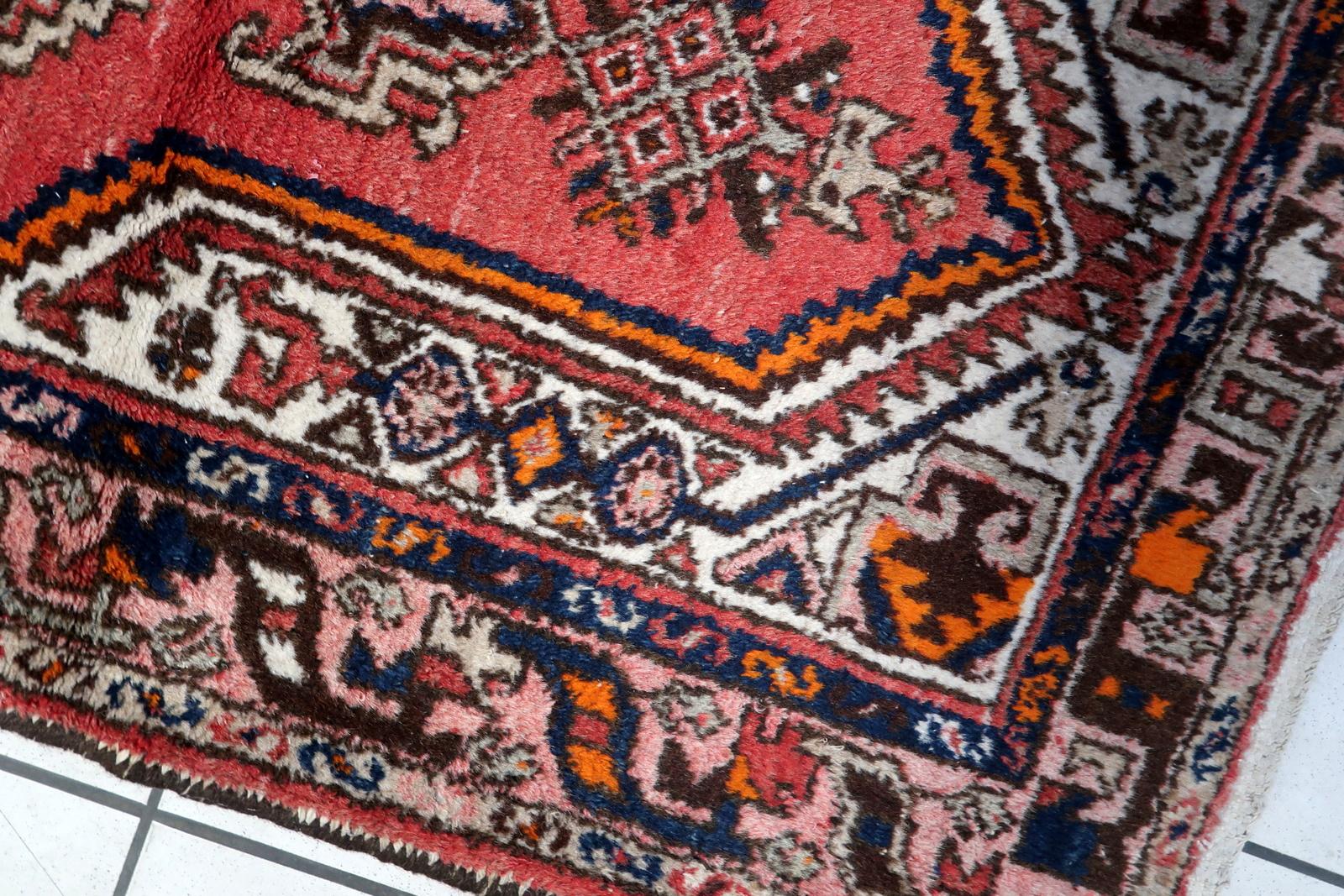 Handgefertigter persischerHamadan-Teppich im Vintage-Stil 3' x 6,4' (93cm x 196cm) 1970er Jahre -1C1068 im Angebot 3