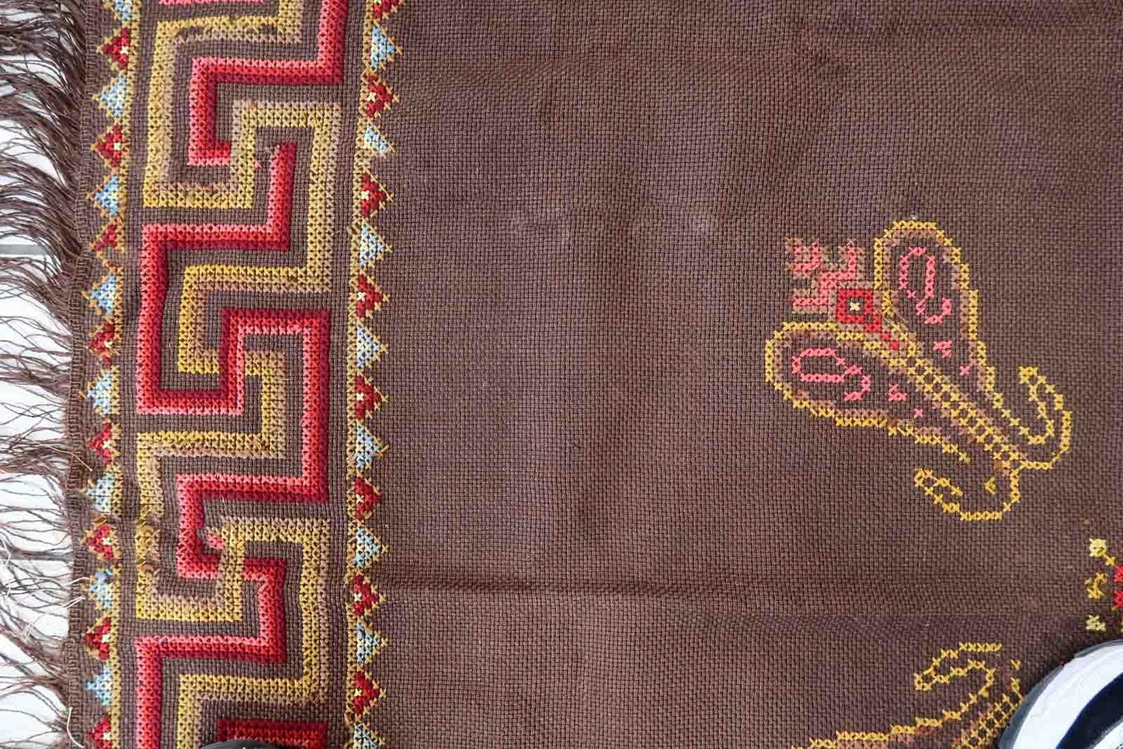 Handgefertigter portugiesischer Vintage-Wandteppich, 1960er Jahre, 1c937 im Zustand „Gut“ im Angebot in Bordeaux, FR