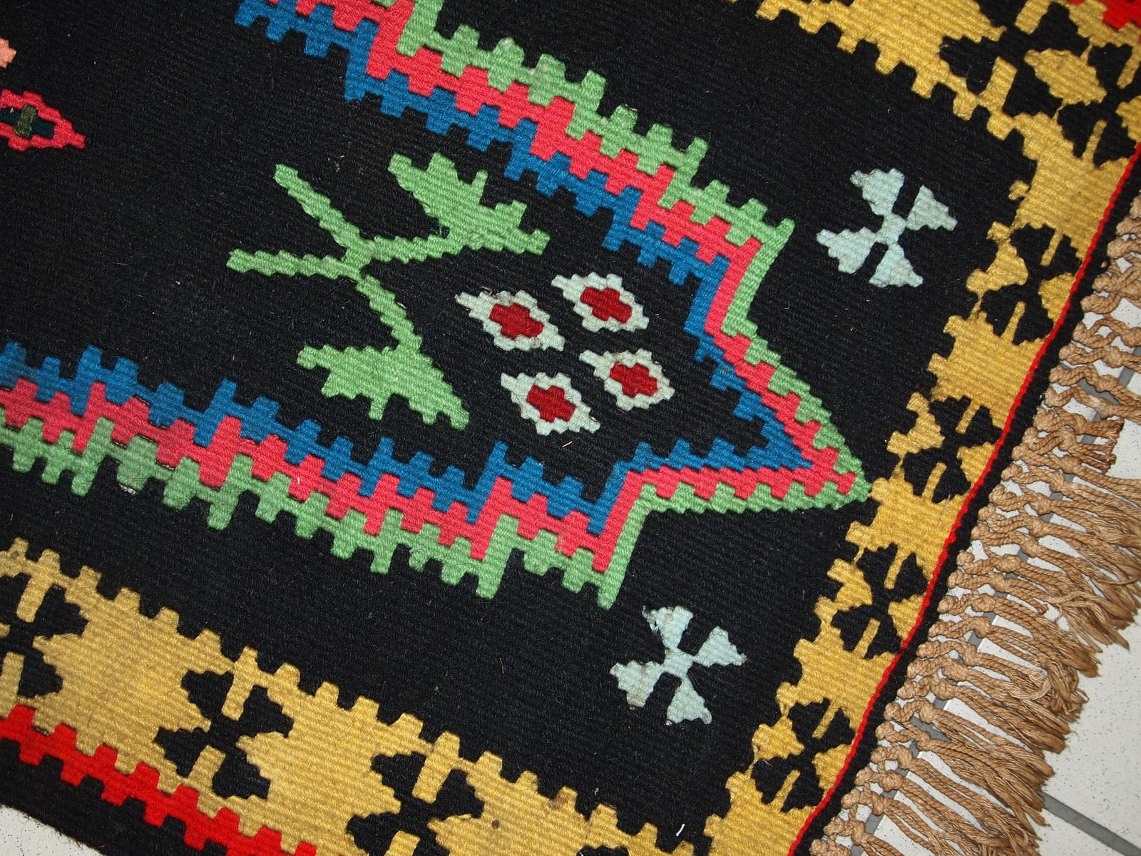 Handmade vintage prayer Turkish Anatolian flat-weave made in black, yellow, green and blue colors. The rug is in original good condition, it is not even ( a little crooked) due to be handwoven.

 Condition: original good, crooked,

- circa