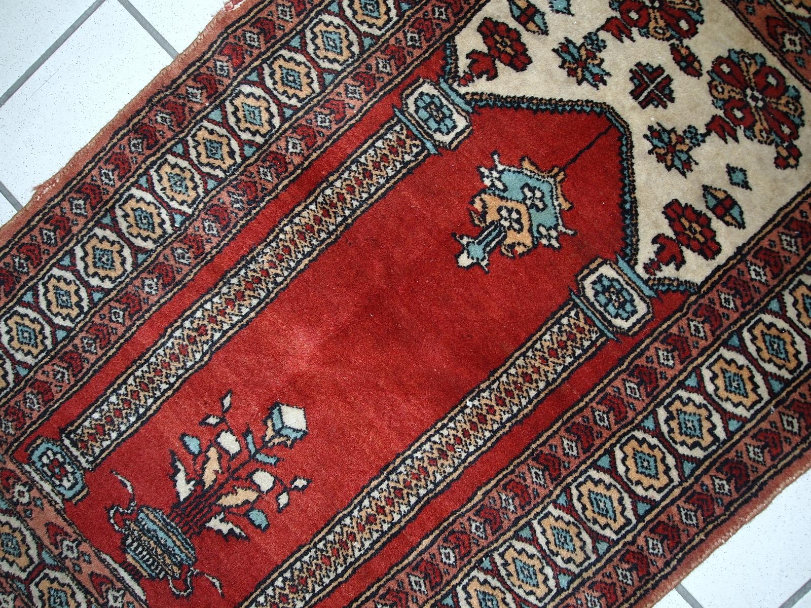 Handmade Vintage Prayer Turkish Konya Rug, 1970s, 1c600 For Sale 1