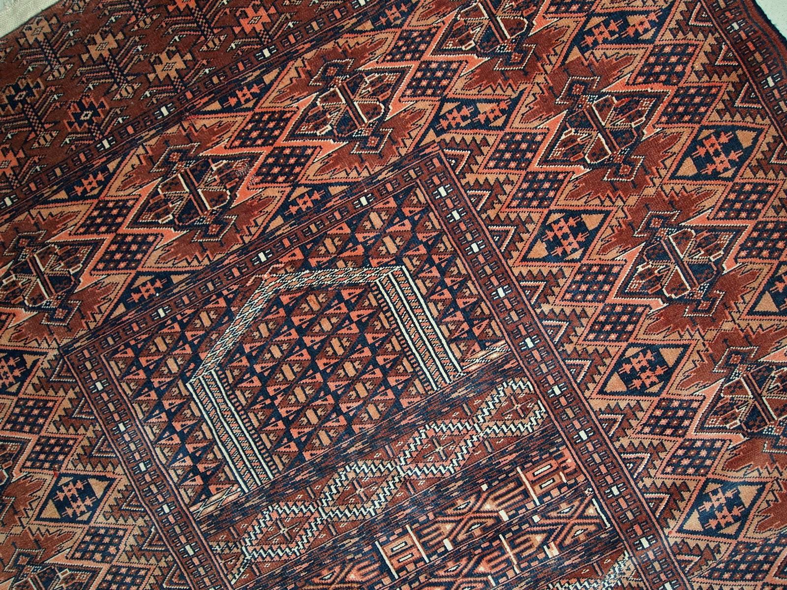 Handmade Vintage Prayer Turkmen Hachli Rug, 1940s, 1C562 In Good Condition For Sale In Bordeaux, FR