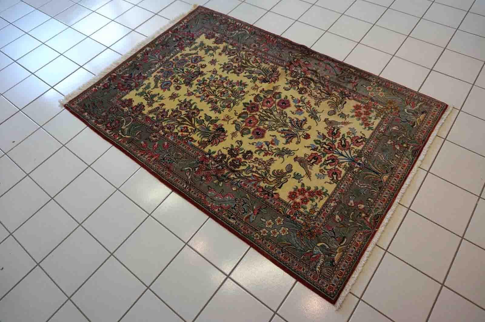 Tappeto fatto a mano in stile Qum vintage, anni '70, 1D27 in vendita 3