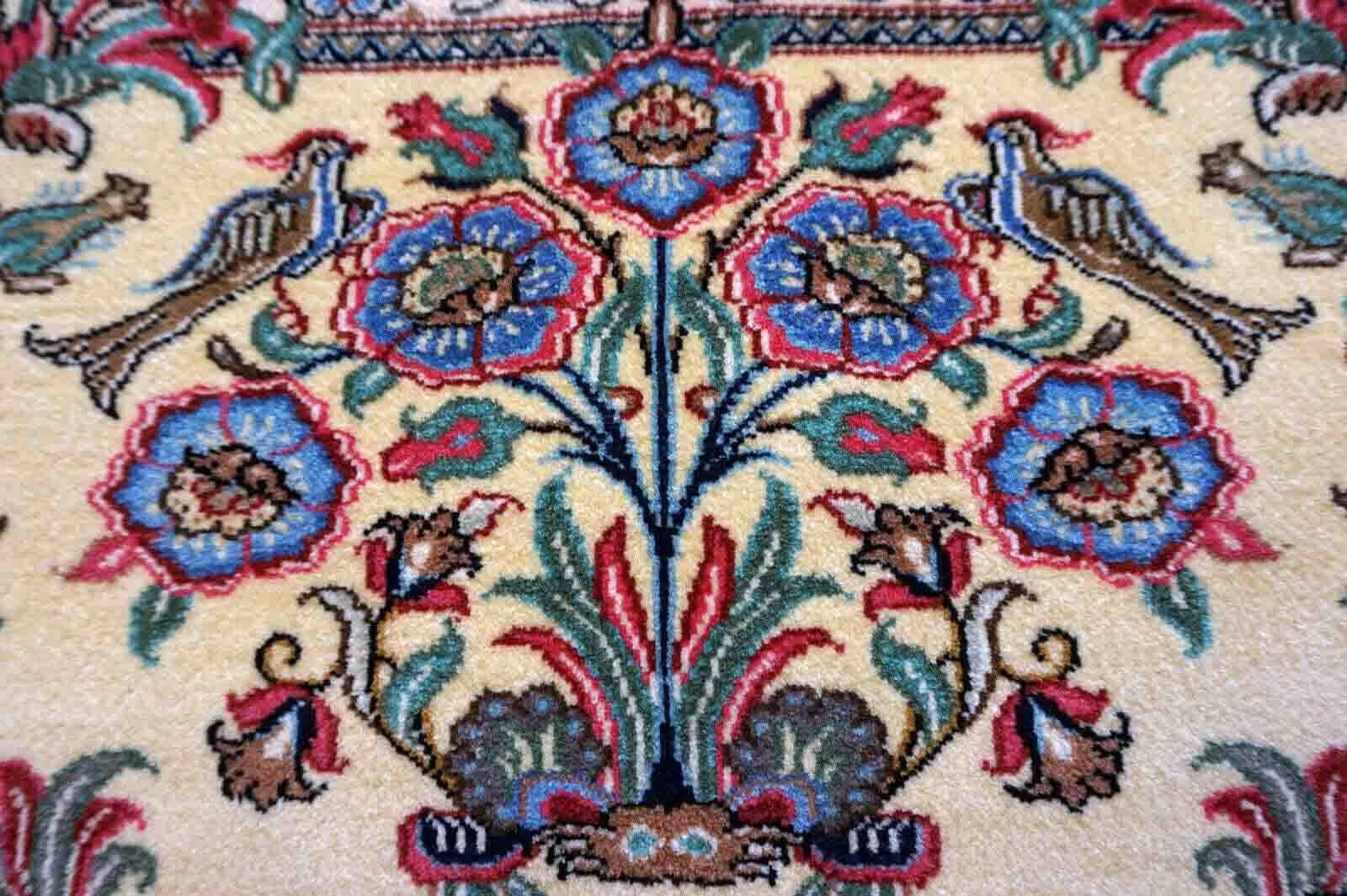Tappeto fatto a mano in stile Qum vintage, anni '70, 1D27 In condizioni buone in vendita a Bordeaux, FR