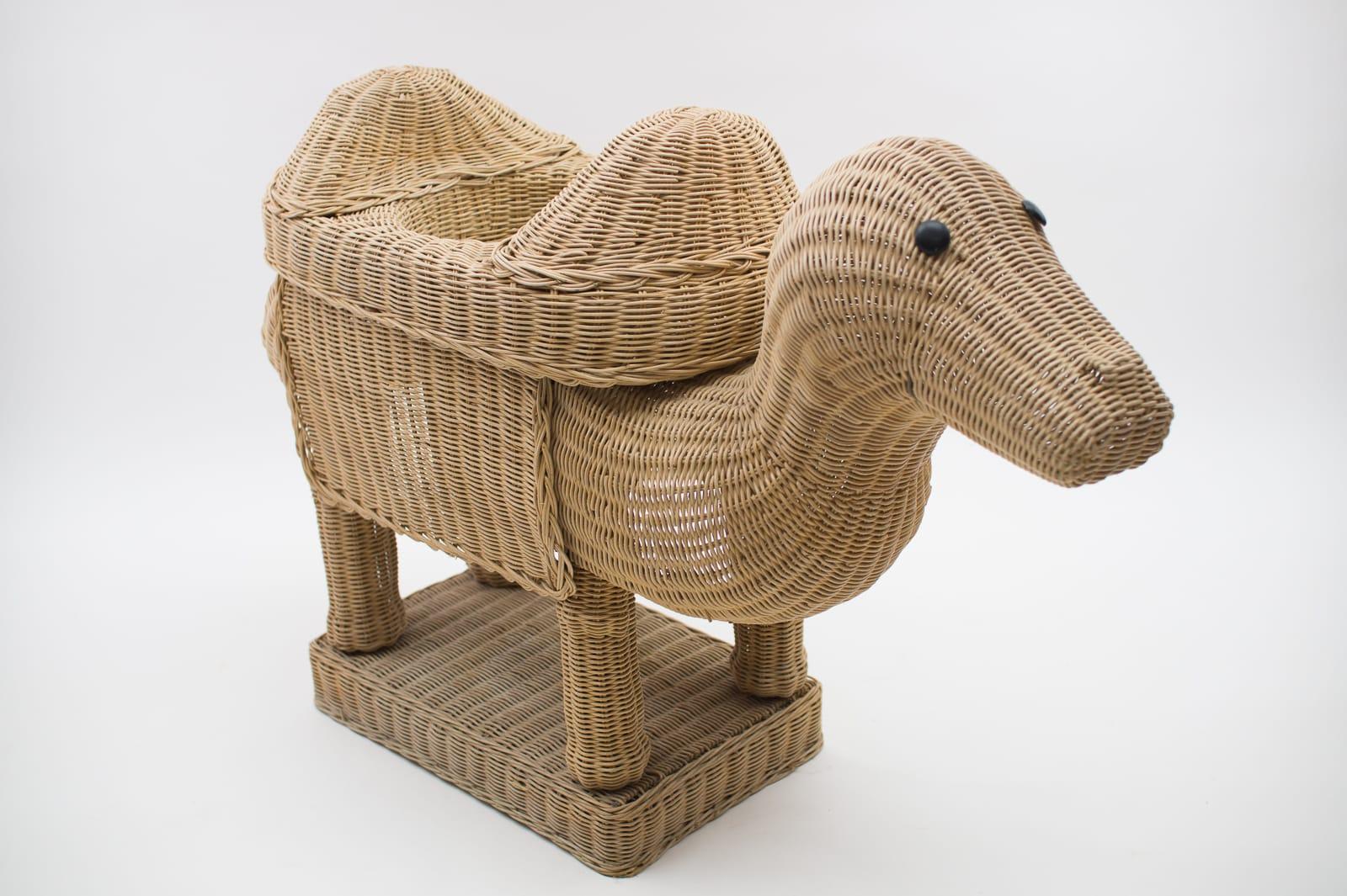 Milieu du XXe siècle Jardinière en rotin camel vintage faite à la main, Italie, années 1960 en vente