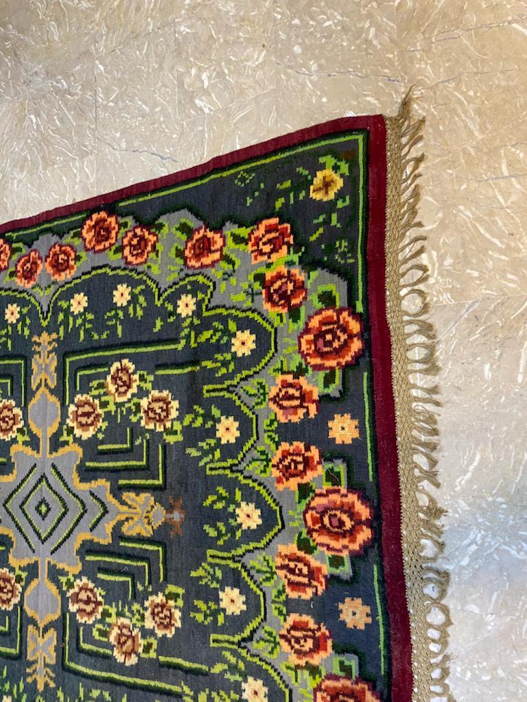 Tappeto Kilim rumeno d'epoca fatto a mano 5,7' x 6,7', anni '60 - 2B18 In condizioni buone a Bordeaux, FR