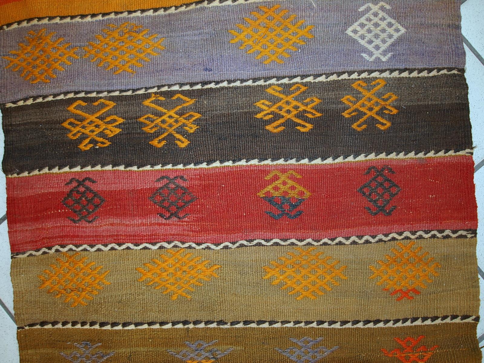 Handmade Vintage Sumak Style Kilim, 1940s, 1C608 In Good Condition For Sale In Bordeaux, FR
