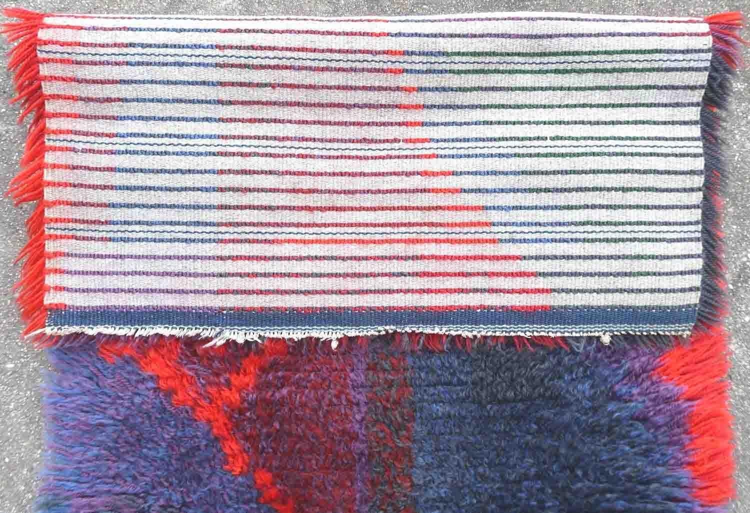 Handmade vintage Scandinavian Rya rug from Sweden in colorful shades and abstract design. The rug is from the middle of 20th century in original good condition.

-condition: original good,

-circa: 1950s,

-size: 1.9' x 3.6' (60cm x