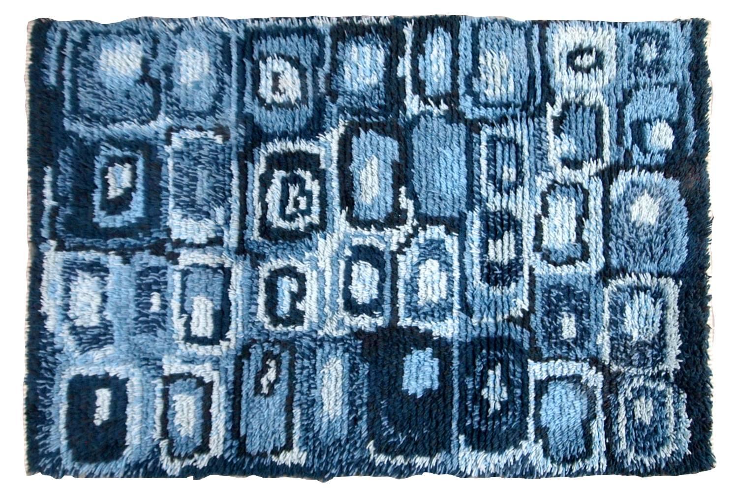 Vintage Scandinavian Rya woollen rug in different shades of blue and abstract design. The rug is soft and in original good condition.
 