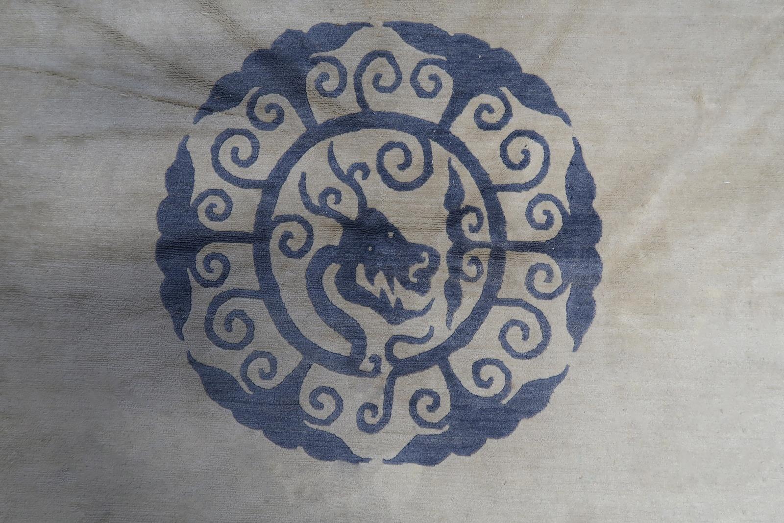 Handgefertigter tibetischer Khaden-Teppich 4,8' x 6.1' (147cm x 187cm) 1970er - 1C1064 (Wolle) im Angebot