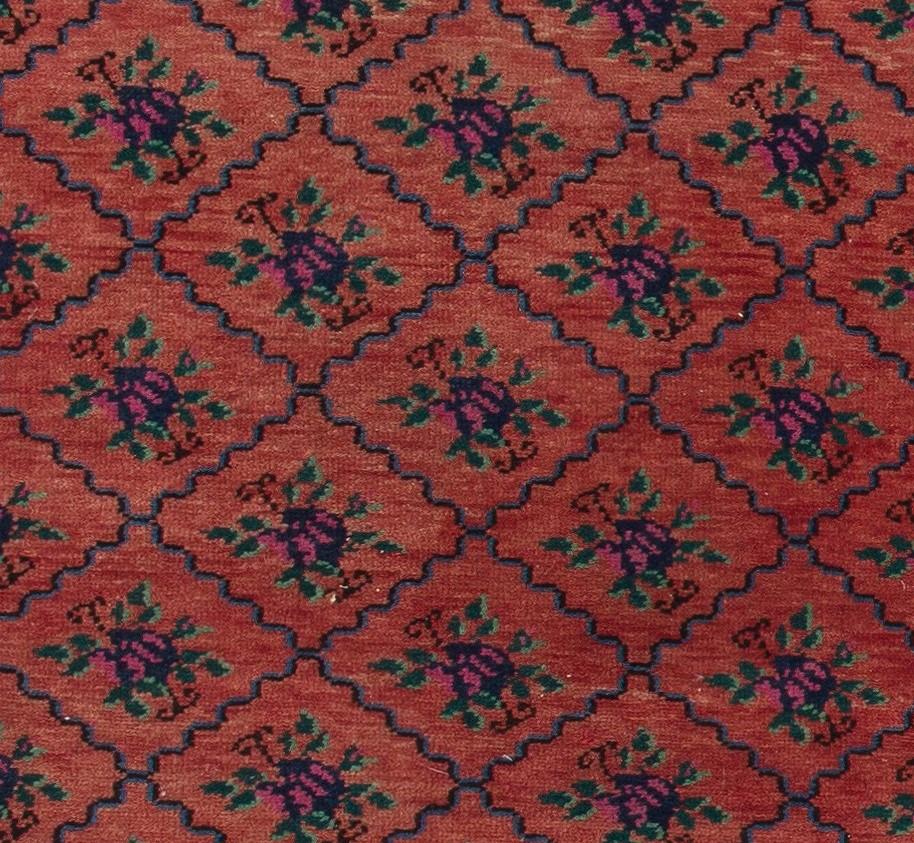Turc 3.4x5.2 Ft Vintage Handmade Turkish Karapinar Tulu Rug with interlocking flowers en vente
