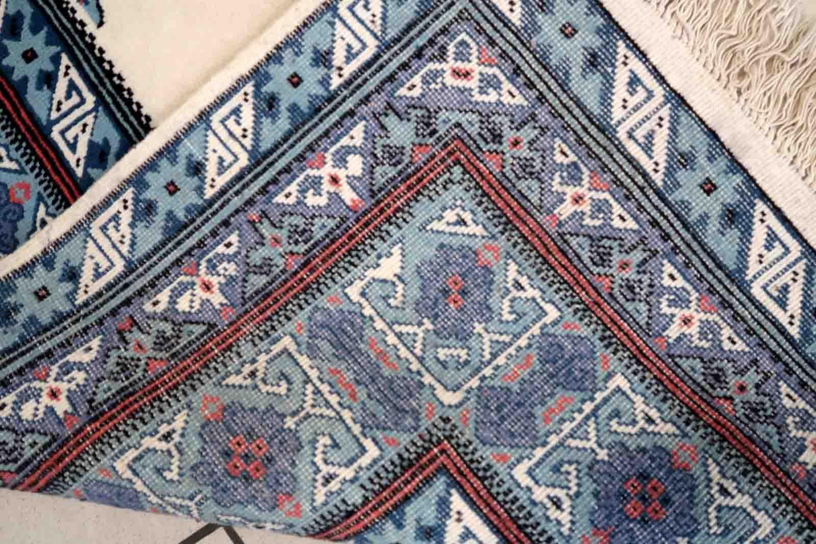 Handmade Vintage Tunisian Berber Rug, 1970s, 1C1035 In Fair Condition For Sale In Bordeaux, FR