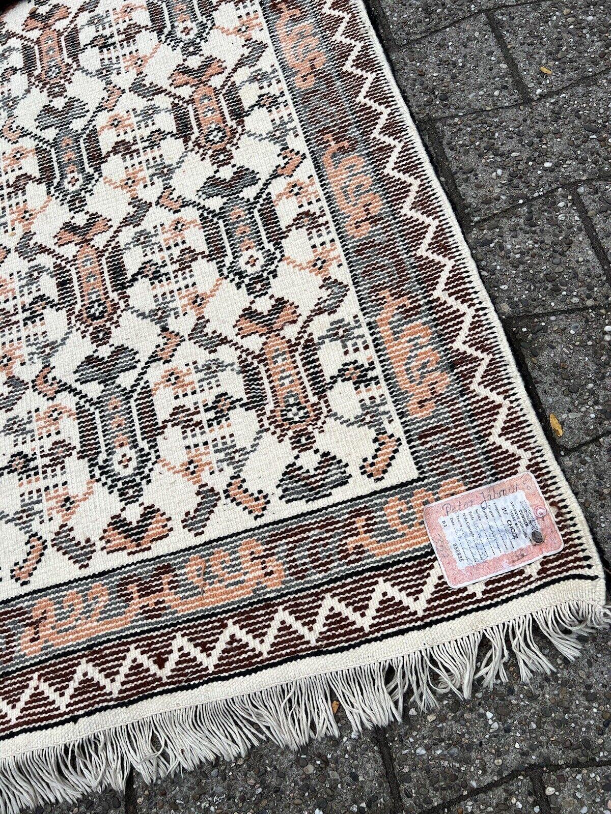 Handmade Vintage Tunisian Berber Rug 2.7' x 4.9', 1970s - 1S53 In Good Condition For Sale In Bordeaux, FR