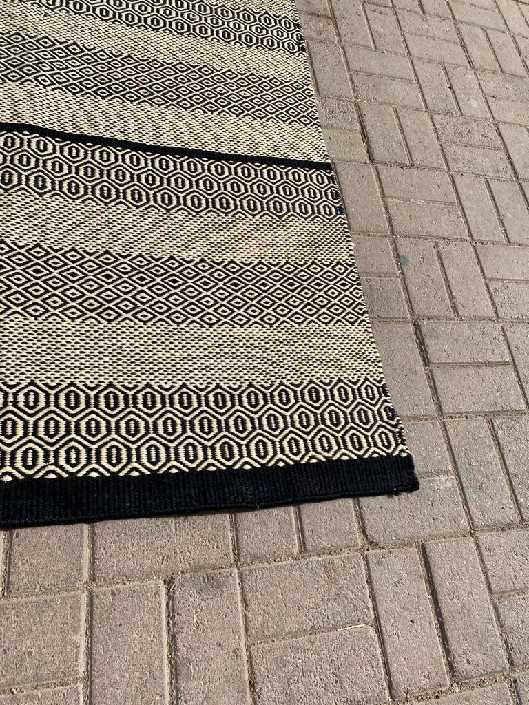 Handgefertigter tunesischer geometrischer Kilim-Teppich 6,1' x 8,8', 1970er Jahre - 2B19 im Zustand „Gut“ im Angebot in Bordeaux, FR