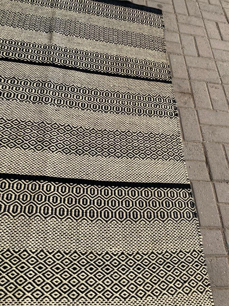 Handgefertigter tunesischer geometrischer Kilim-Teppich 6,1' x 8,8', 1970er Jahre - 2B19 (Ende des 20. Jahrhunderts) im Angebot