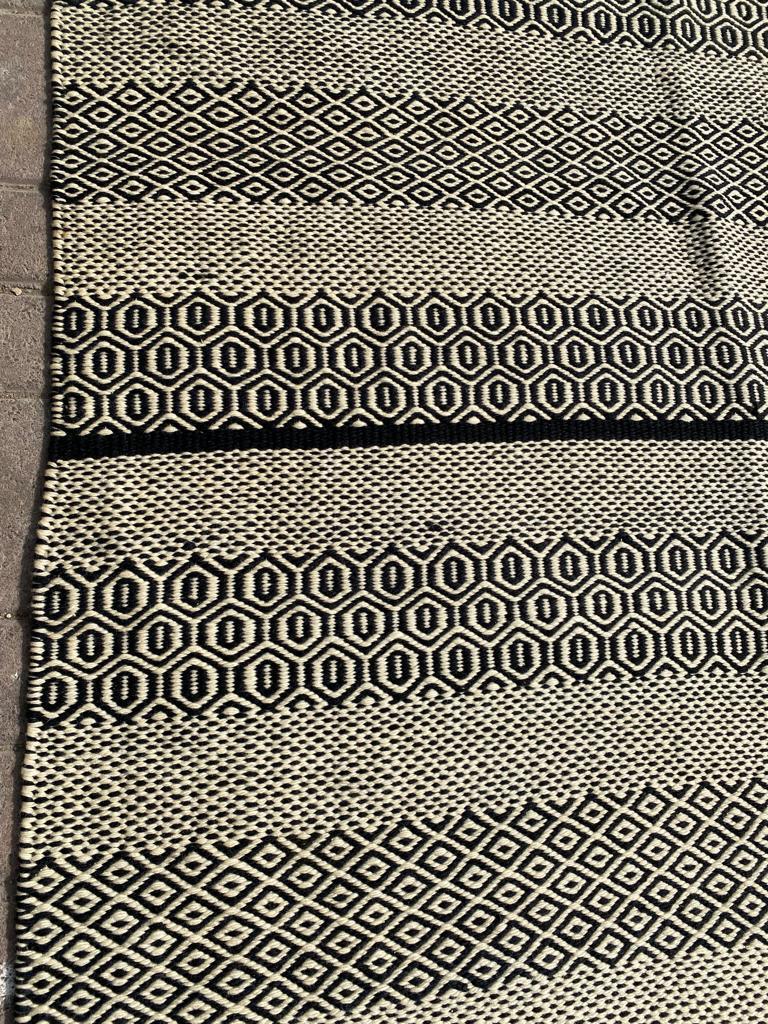 Tapis Kilim géométrique Tunisien vintage fait à la main 6.1' x 8.8', 1970 - 2B19 en vente 3
