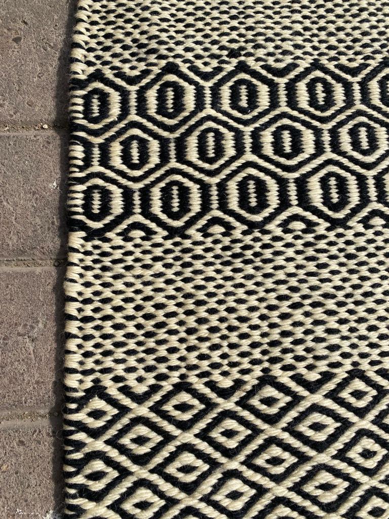 Tapis Kilim géométrique Tunisien vintage fait à la main 6.1' x 8.8', 1970 - 2B19 en vente 4