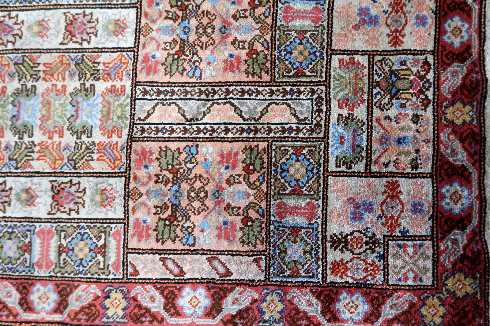 Handgefertigter Vintage-Teppich aus tunesischer Seide 1,6' x 3,7', 1970er Jahre - 1C1113 (Ende des 20. Jahrhunderts) im Angebot