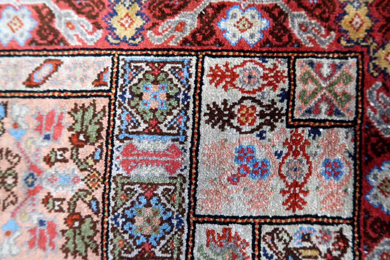 Handgefertigter Vintage-Teppich aus tunesischer Seide 1,6' x 3,7', 1970er Jahre - 1C1113 im Angebot 1